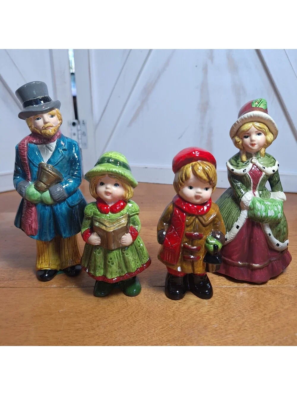 Set of 4 Christmas Caroler Family Figurines Hand Painted Ceramic VTG